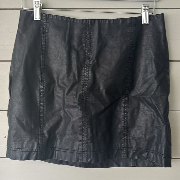 Free People Vegan Leather Mini Skirt - Size 8 - Picture 2 of 6